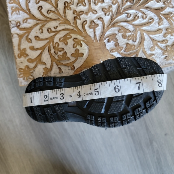 UGG Kids Butte II Togle Tall CWR Snow Boot - Picture 10 of 10